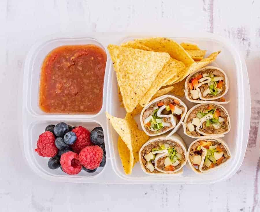 Pinwheel recipes for lunch boxes are a fast and simplified way to pack lunches for little ones (and adults, too!) on the go that keep well for school or work lunches. #lunchboxes #pinwheels #lunch #packedlunchideas #tortillas #tortillarollup #lunchbox