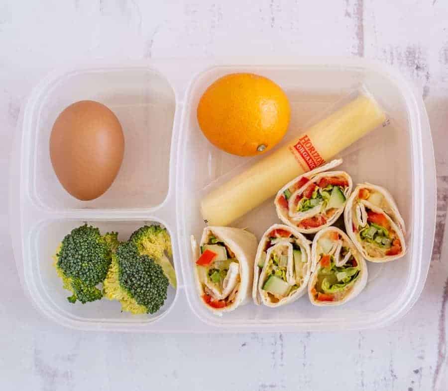 Pinwheel recipes for lunch boxes are a fast and simplified way to pack lunches for little ones (and adults, too!) on the go that keep well for school or work lunches. #lunchboxes #pinwheels #lunch #packedlunchideas #tortillas #tortillarollup #lunchbox