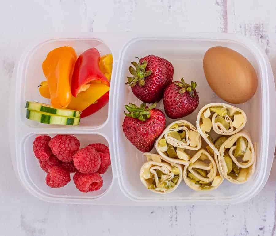 Pinwheel recipes for lunch boxes are a fast and simplified way to pack lunches for little ones (and adults, too!) on the go that keep well for school or work lunches. #lunchboxes #pinwheels #lunch #packedlunchideas #tortillas #tortillarollup #lunchbox