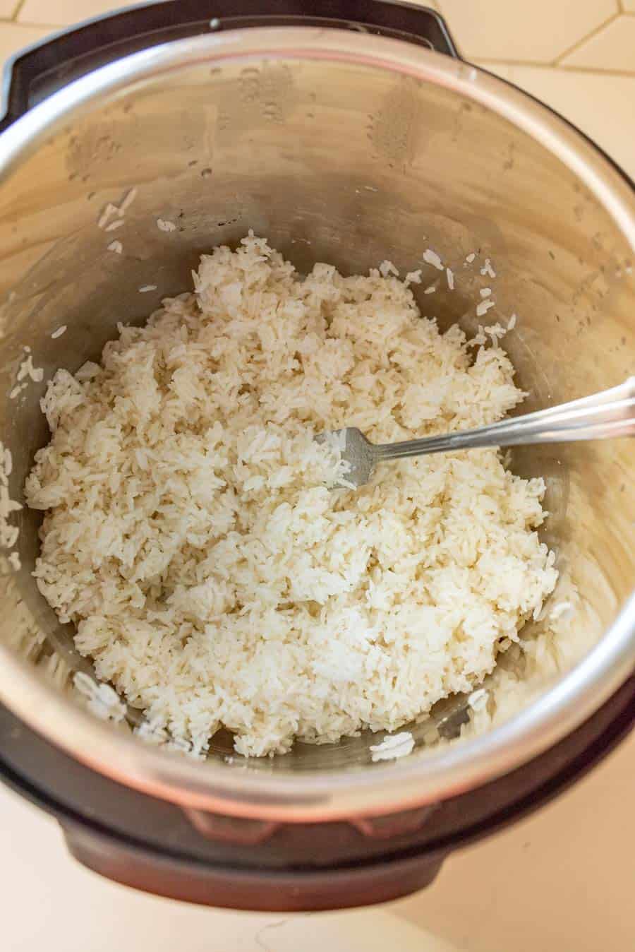 overhead image of cooked rice in an instant pot