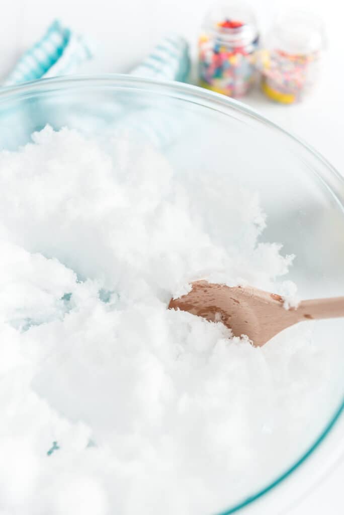 making easy snow ice cream