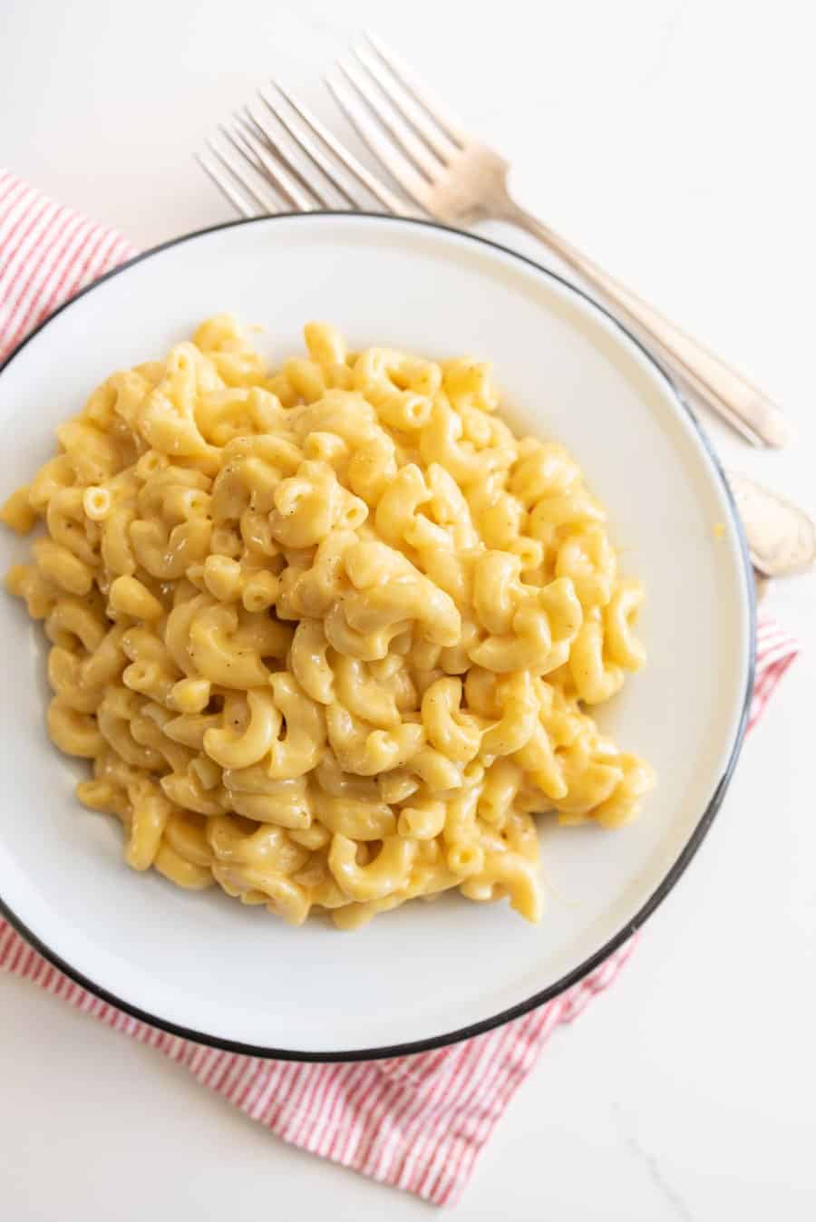 macaroni on white plate