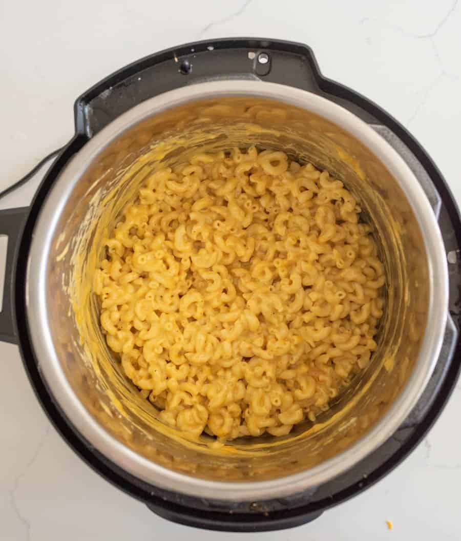 macaroni with melted cheese inside instant pot bowl
