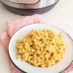 creamy macaroni and cheese on plate