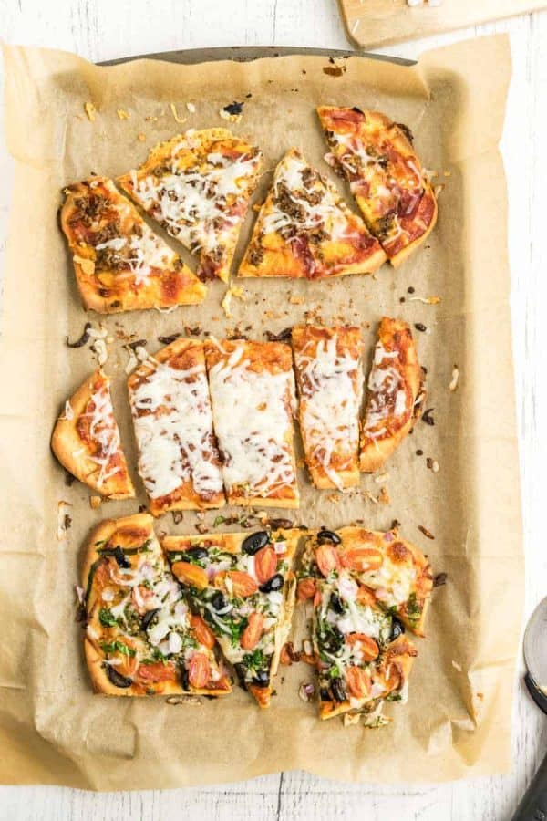 Easy Flatbread Pizza KidFriendly Pizza Recipe for Lunch, Dinner or