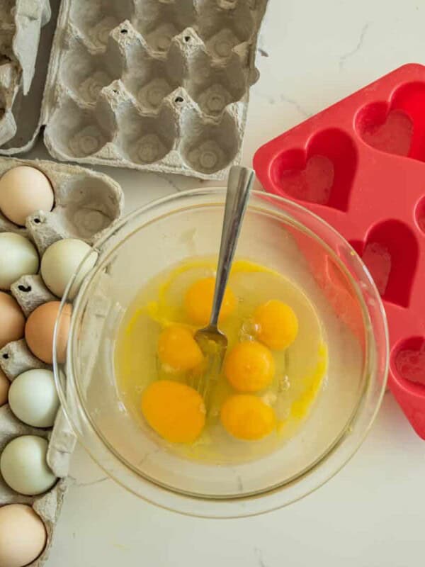 raw eggs before being scrambled in glass bowl learning how to freeze eggs.