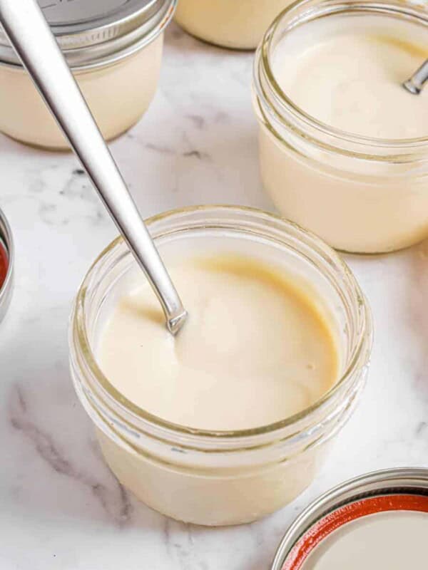 jars of homemade vanilla pudding