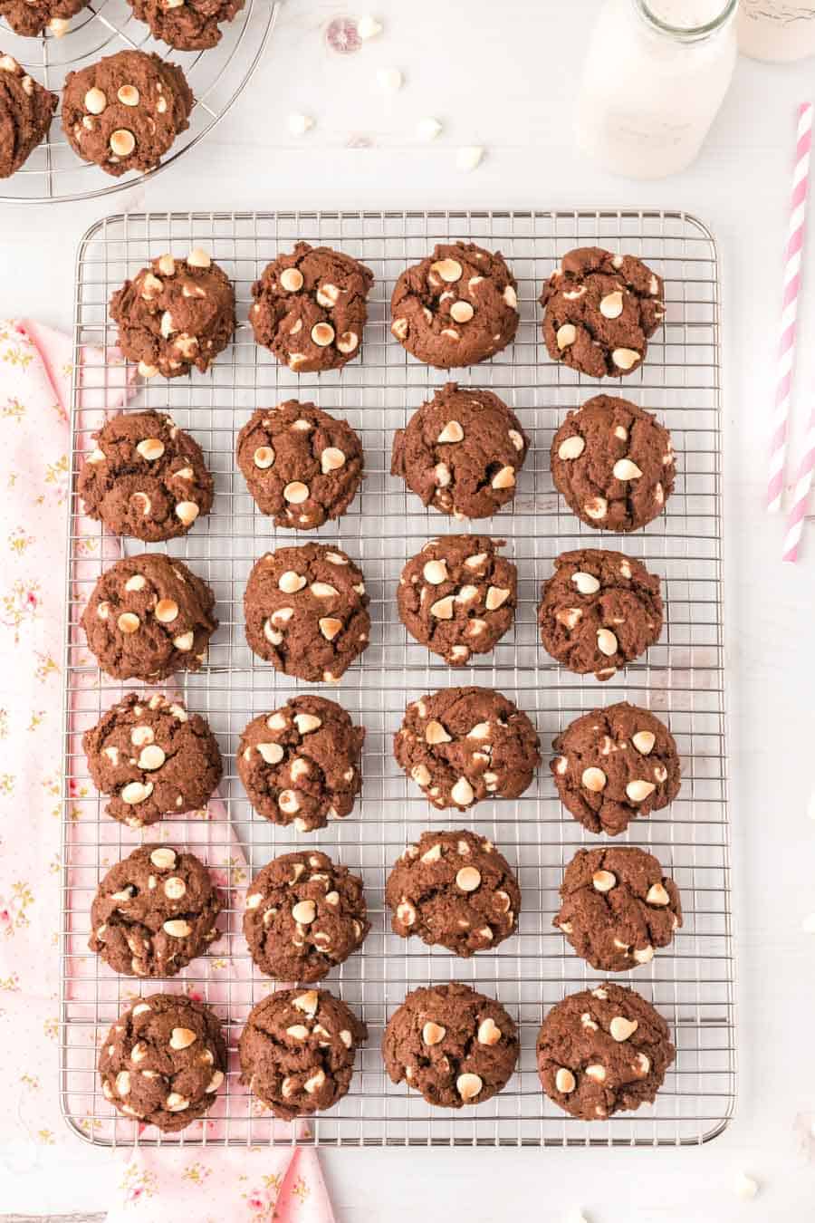 top view chocolate cookies with white chips on a wire cooling rack featuring chocolate white chocolate chip cookies recipe.