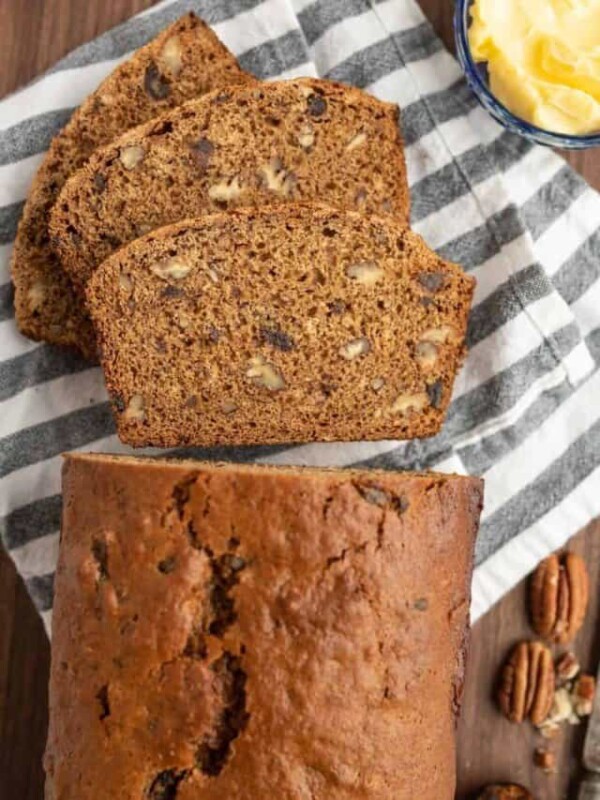 old fashioned date nut bread cut into slices