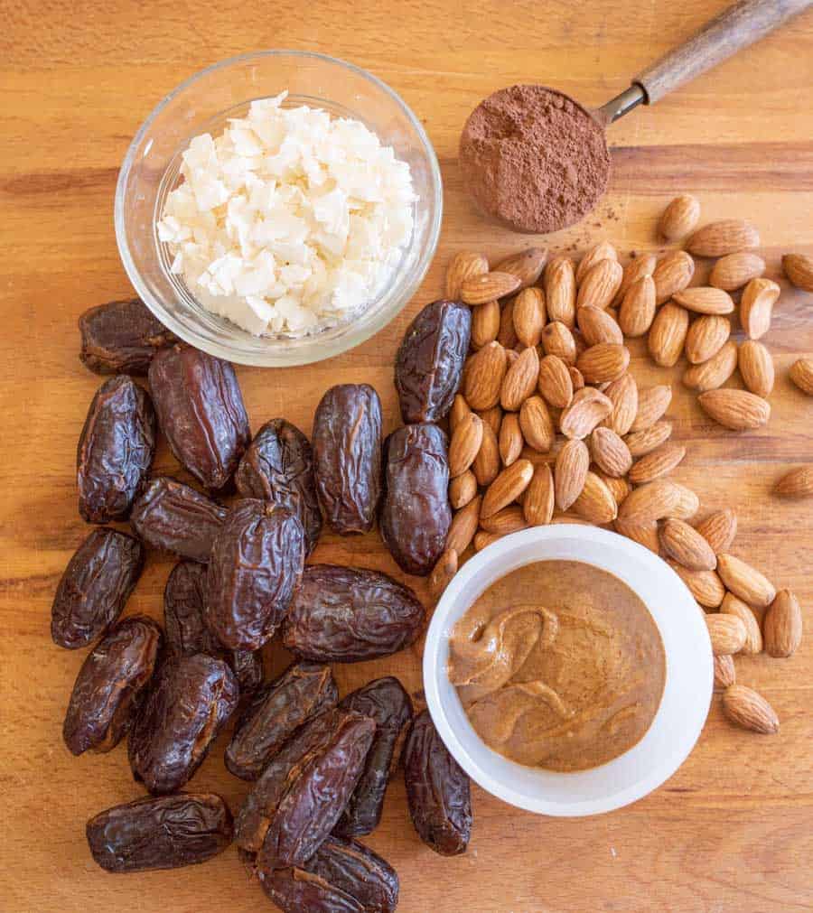 ingredients for the date and nut snack bars