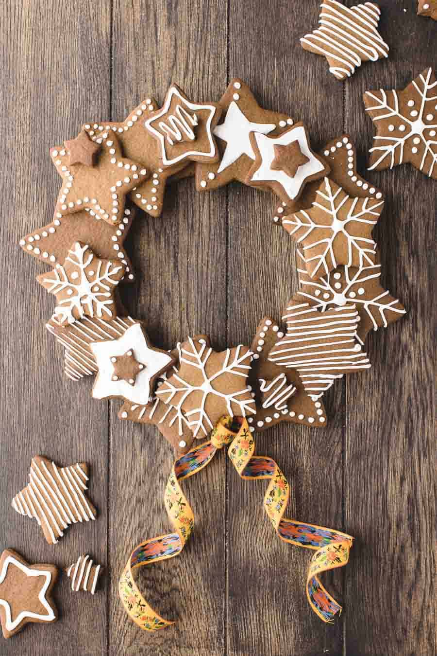 star shaped gingerbread cookie wreath