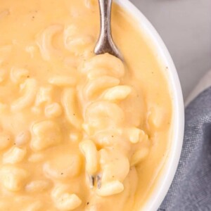 bowl of crock pot mac and cheese