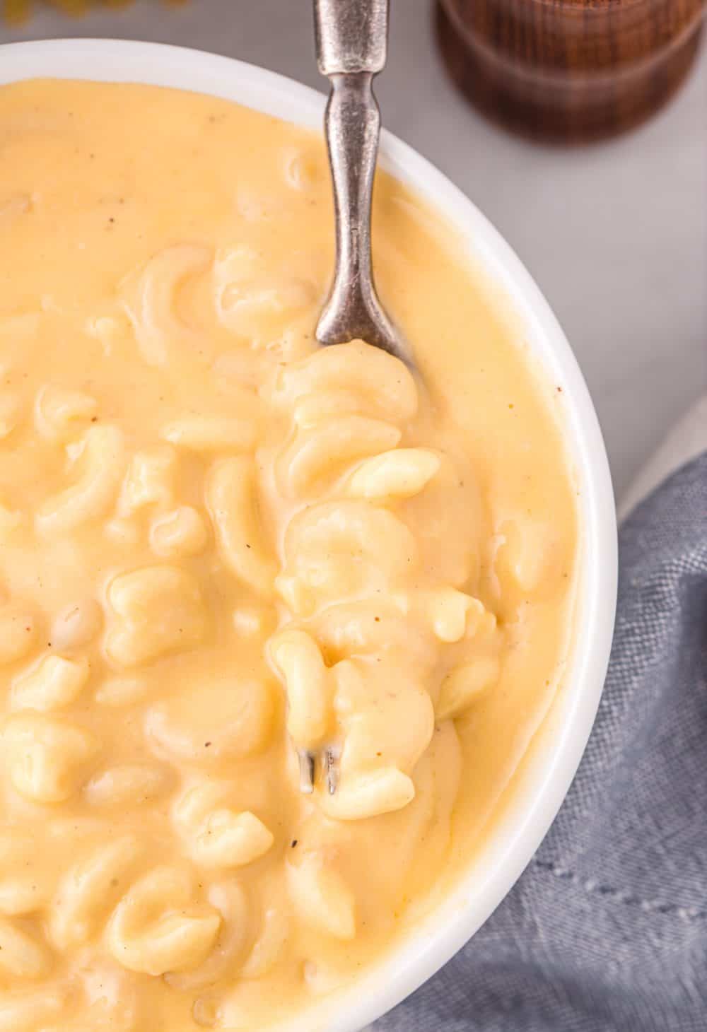 bowl of crock pot mac and cheese