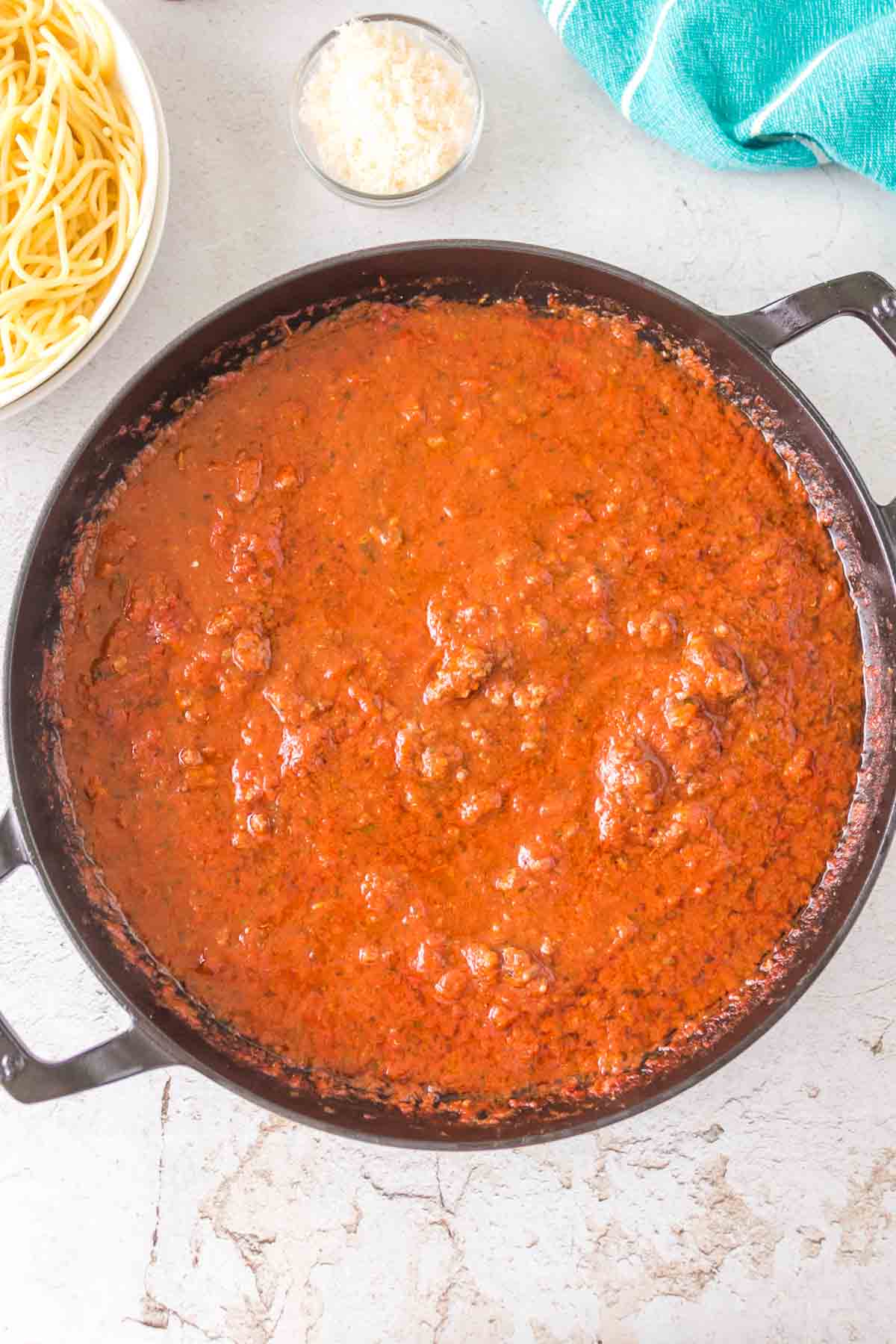 easy homemade spaghetti sauce in the pan