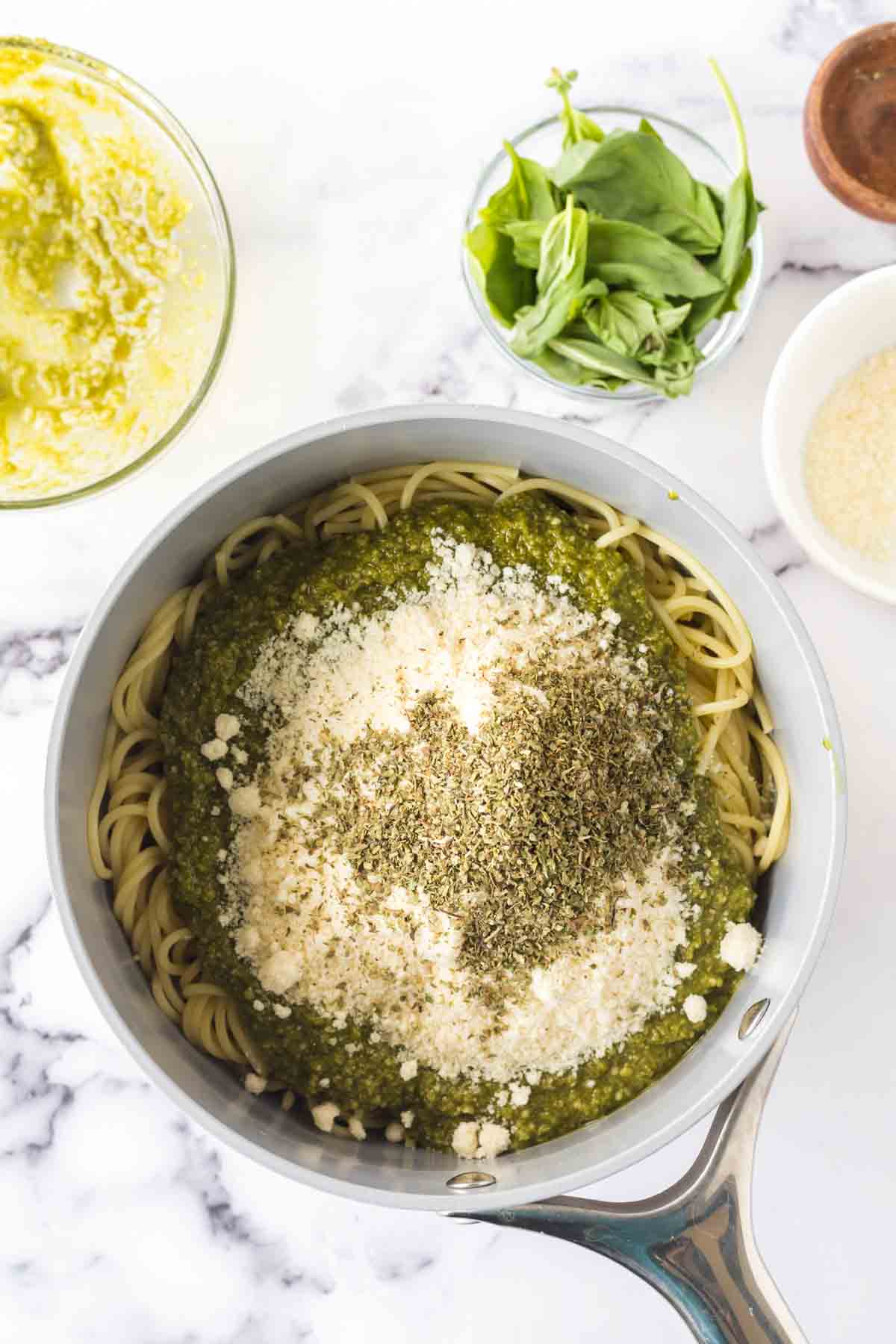 pesto pasta sauce pan