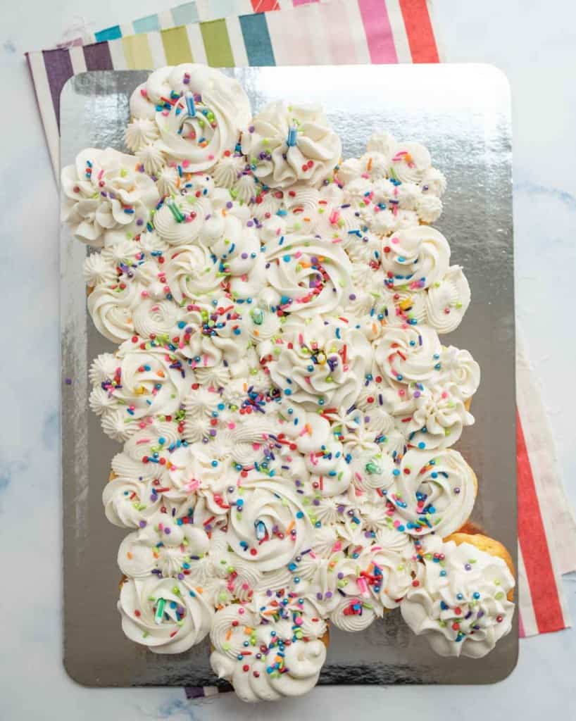 vanilla cupcakes with white icing and rainbow sprinkles for birthday cupcakes