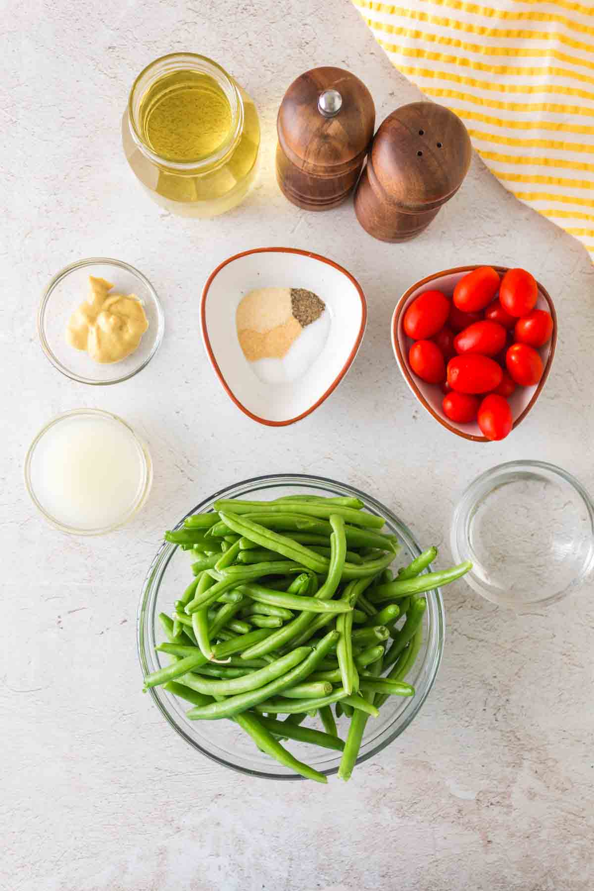 raw ingredients for green bean salad portioned