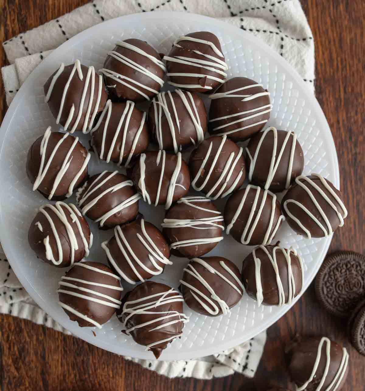 Plate full of yummy Oreo balls.