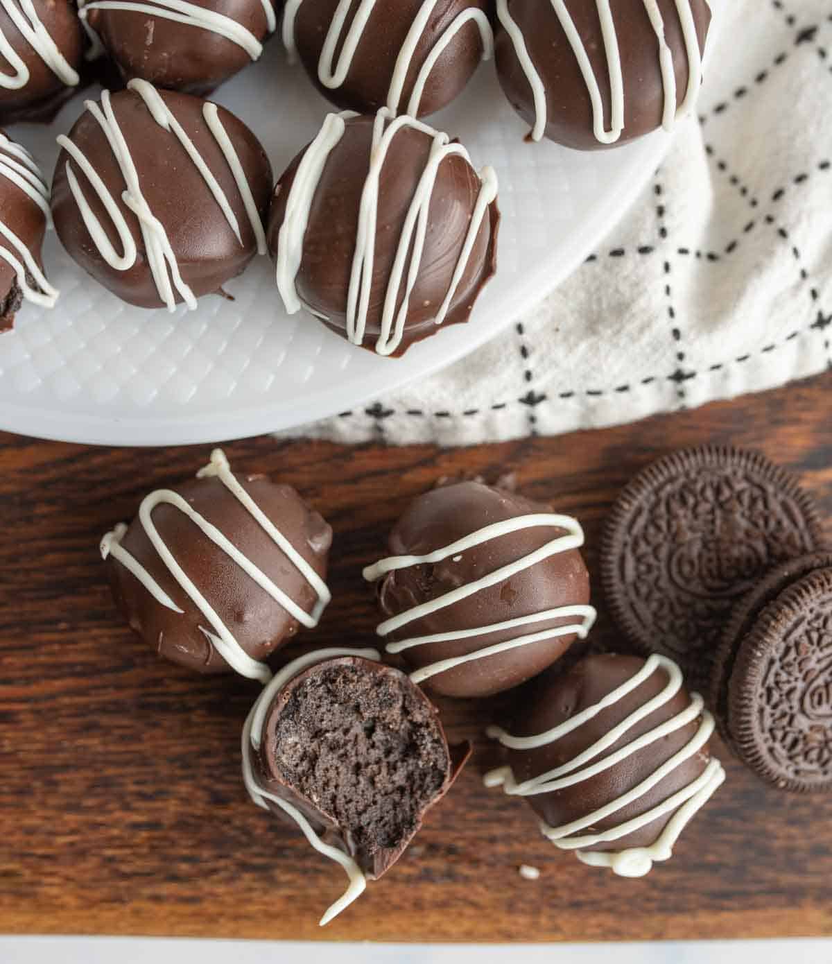 Beautifully decorated oreo balls.