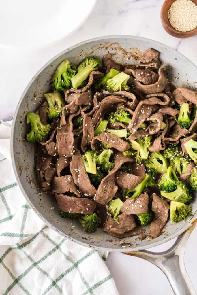 Pan of beef and broccoli cooking