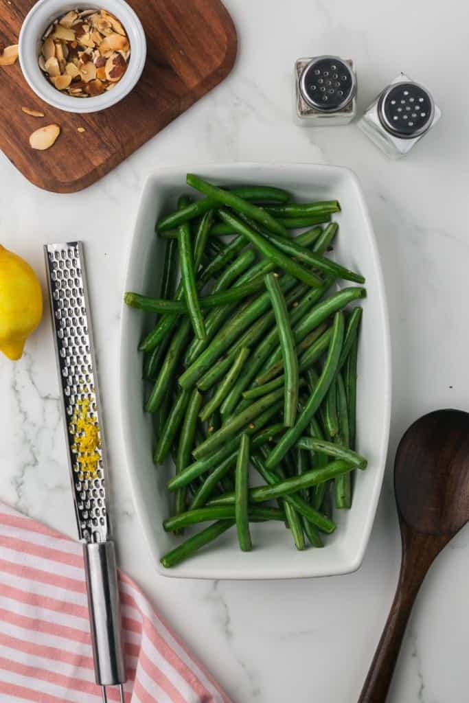 a plate of sautéed green beans