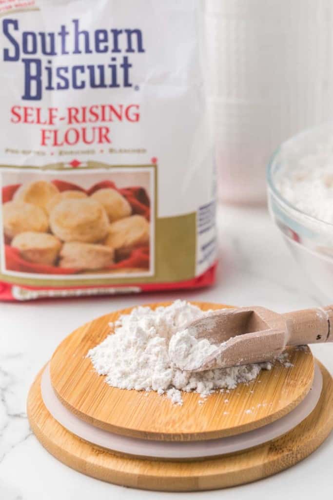 wooden lid to a jar flipped over with flour on top