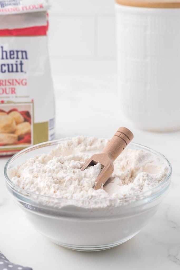 clear bowl of self rising flour
