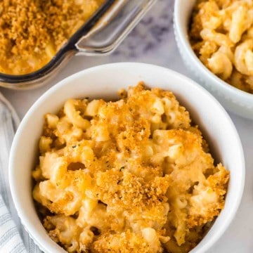 small white bowls with baked mac n cheese
