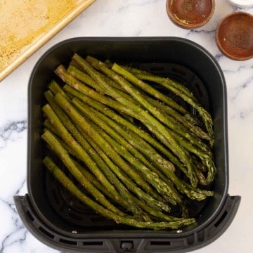 air fryer asparagus raw in the basket