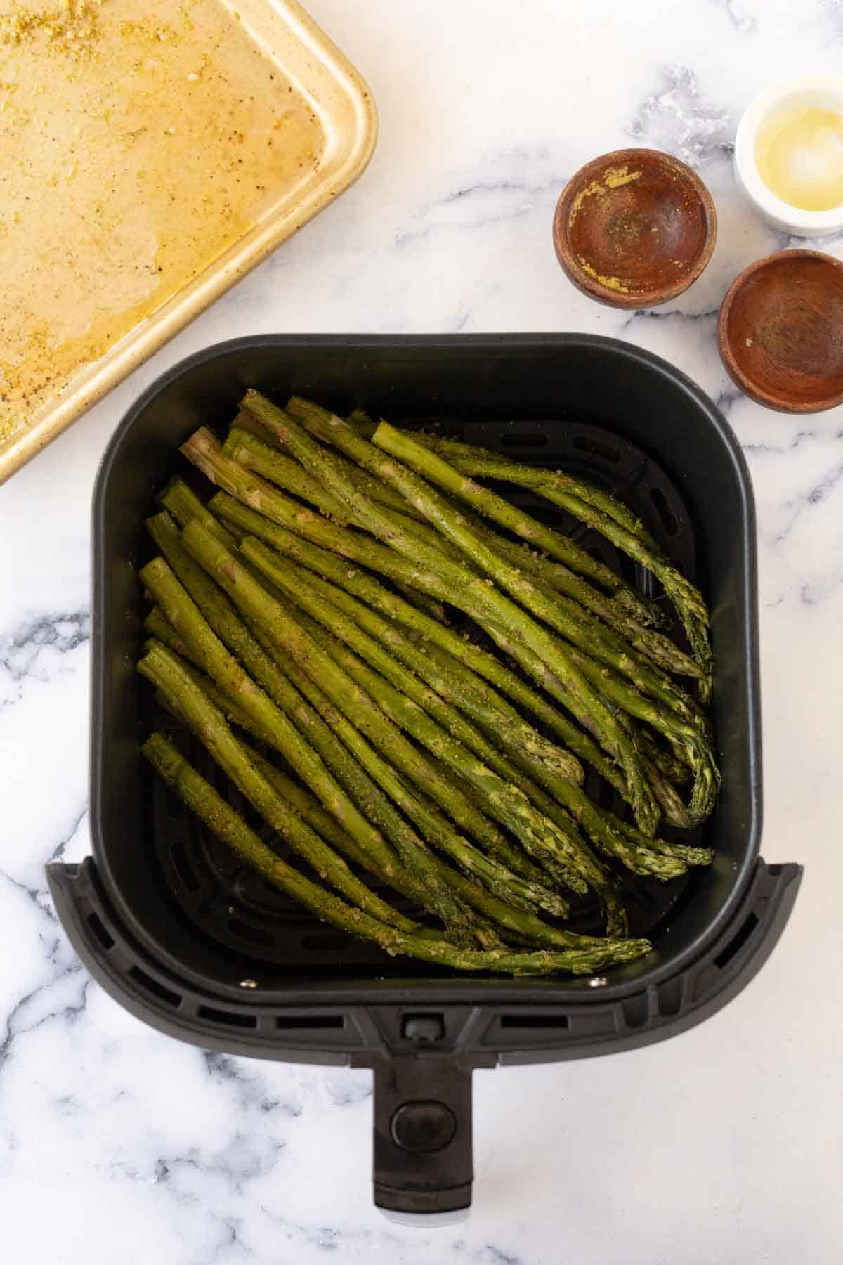 air fryer asparagus raw in the basket