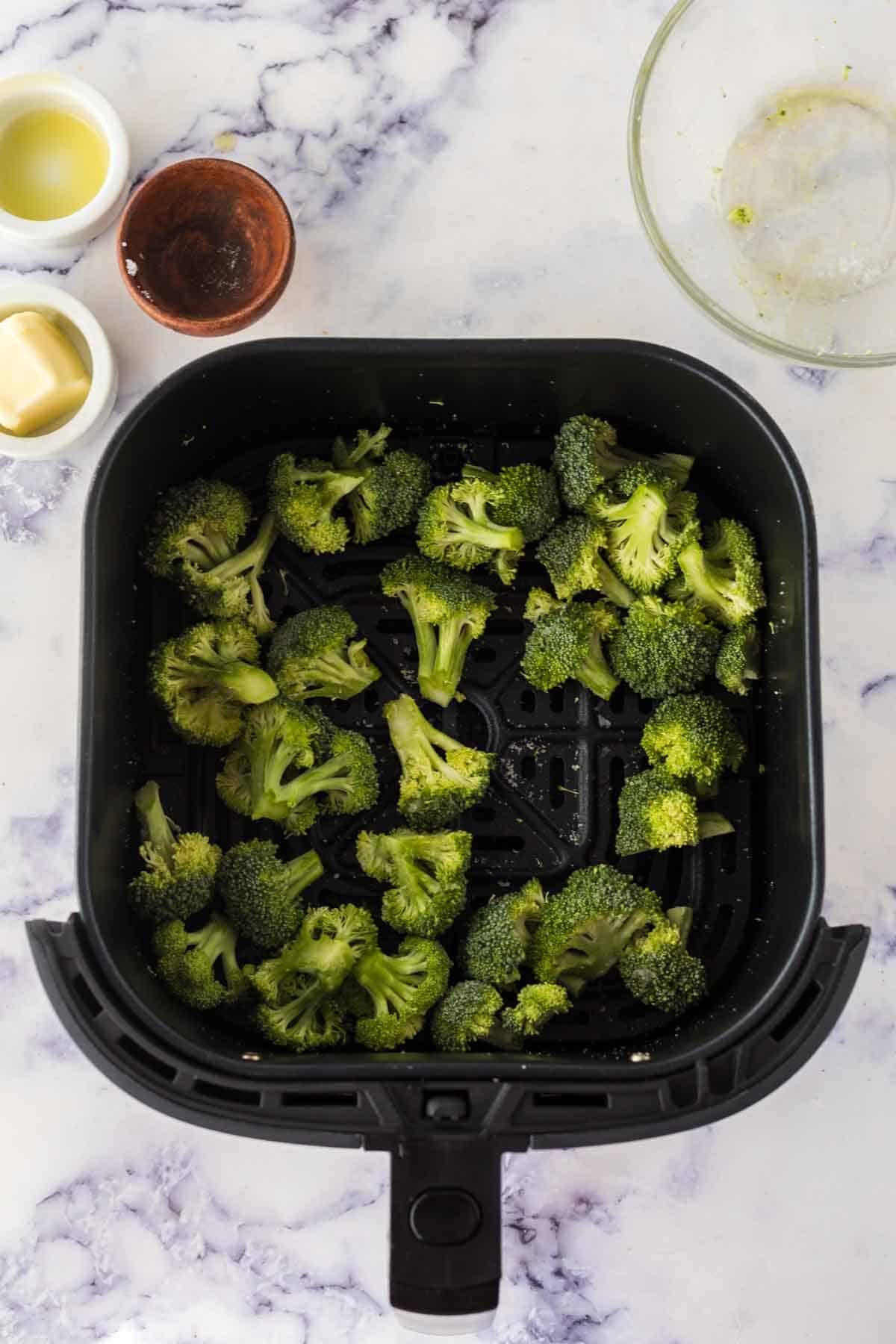 air fryer broccoli seasoned and in the basket