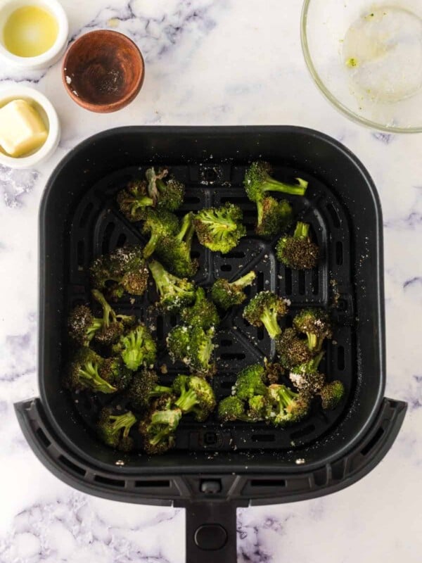 air fryer broccoli seasoned and in the basket