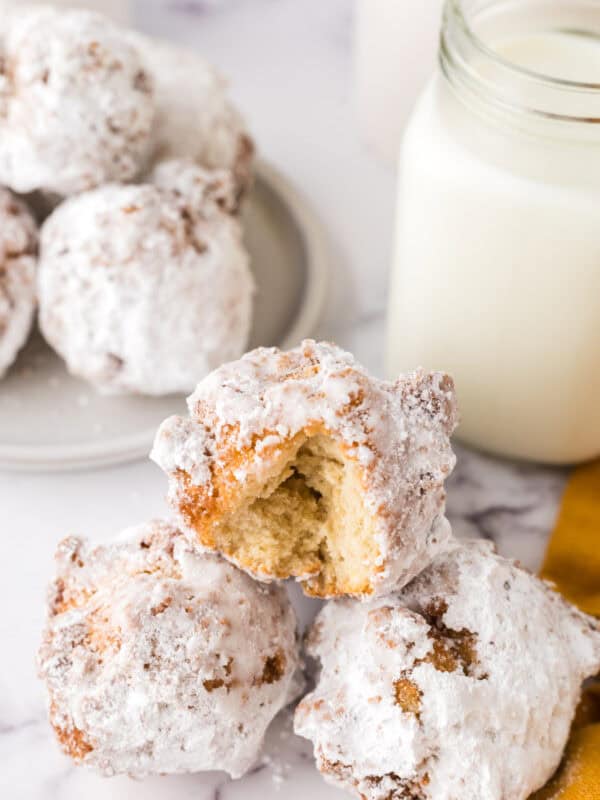 15 minute donut recipe balls dusted with powdered sugar.