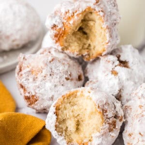 15 minute donut recipe balls dusted with powdered sugar.