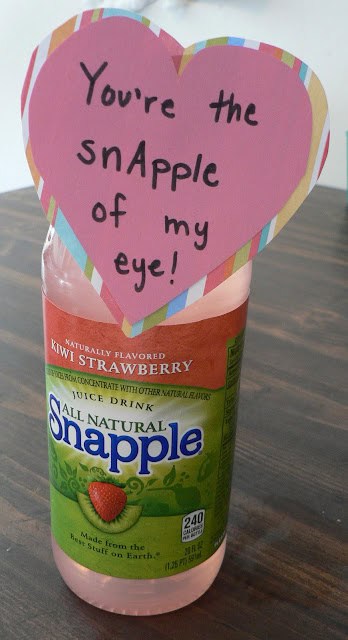 A bottle of kiwi strawberry flavored Snapple with a heart-shaped paper that that says you're the Snapple of my eye.