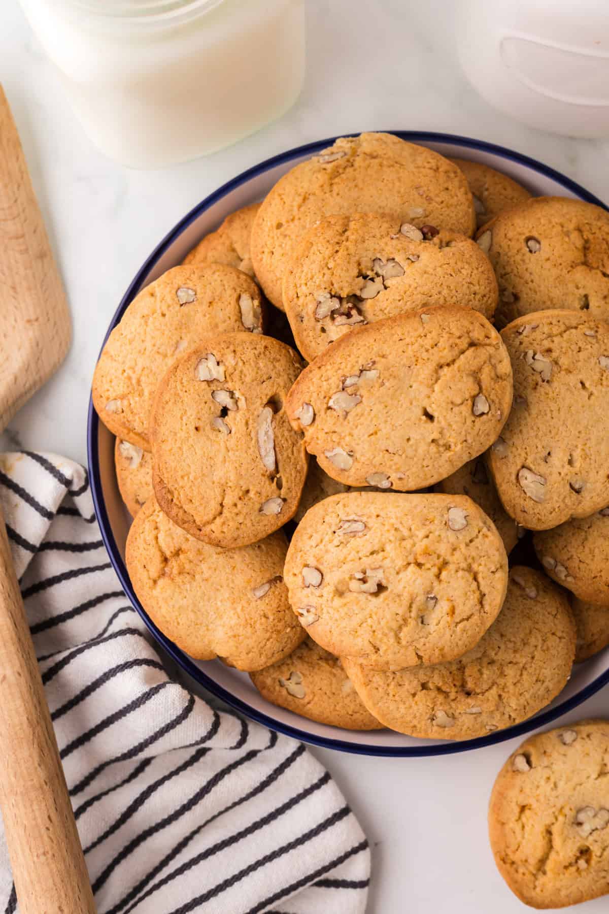 honey pecan sliced cookies stacked on a round plate.